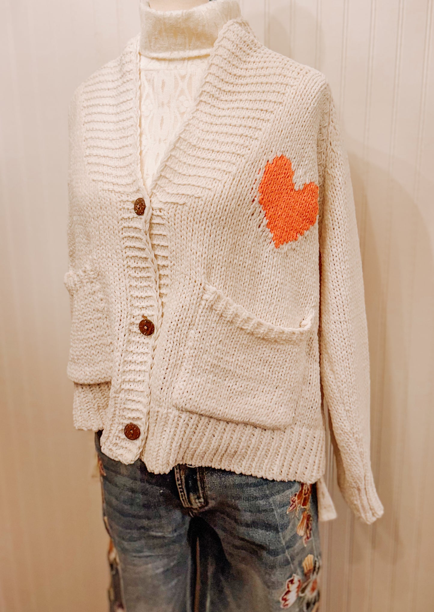 Collared heart V-neck pocket knit cardigan.